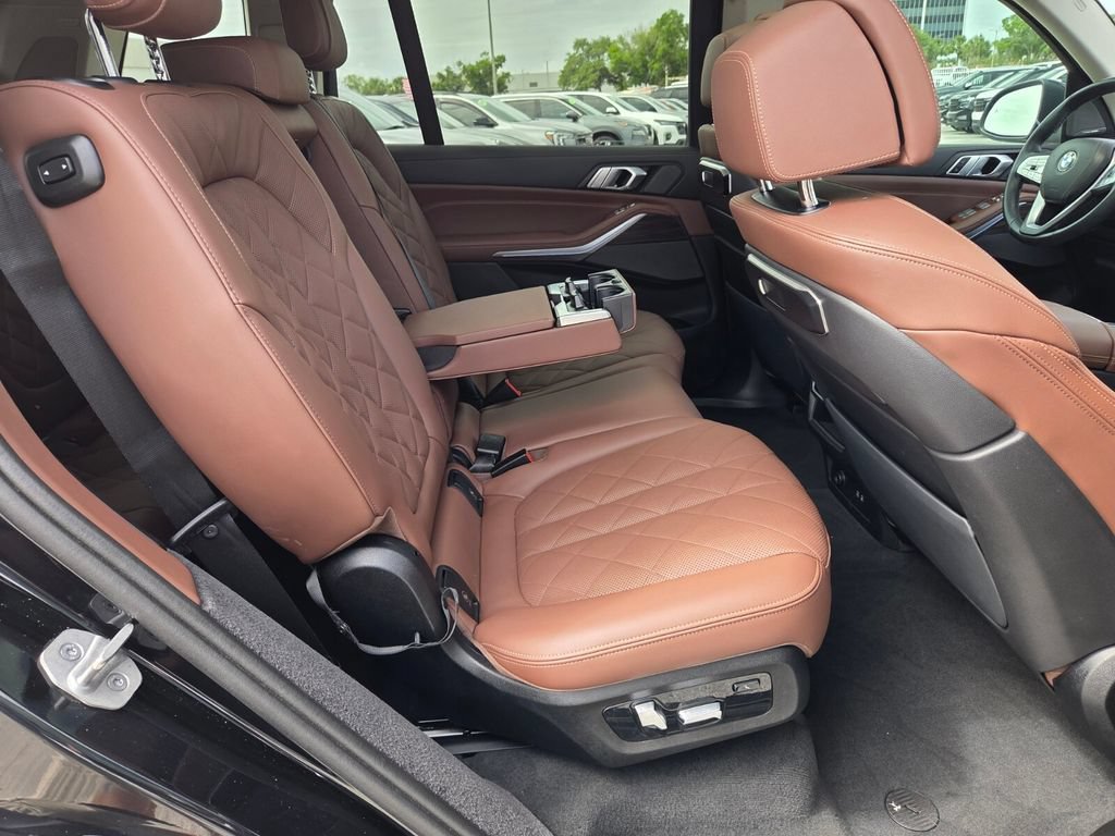 Used 2025 BMW X7 xDrive40i w/ Premium Package AWD/4WD image 18