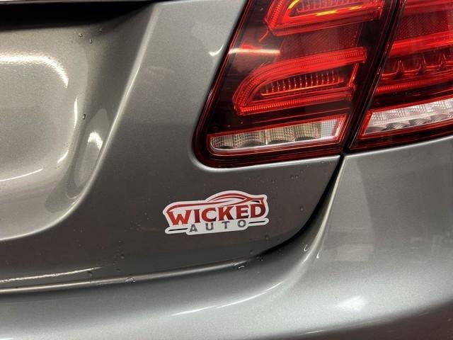 Used 2015 Mercedes-Benz E 400 4MATIC Sedan w/ Lighting Package image 5