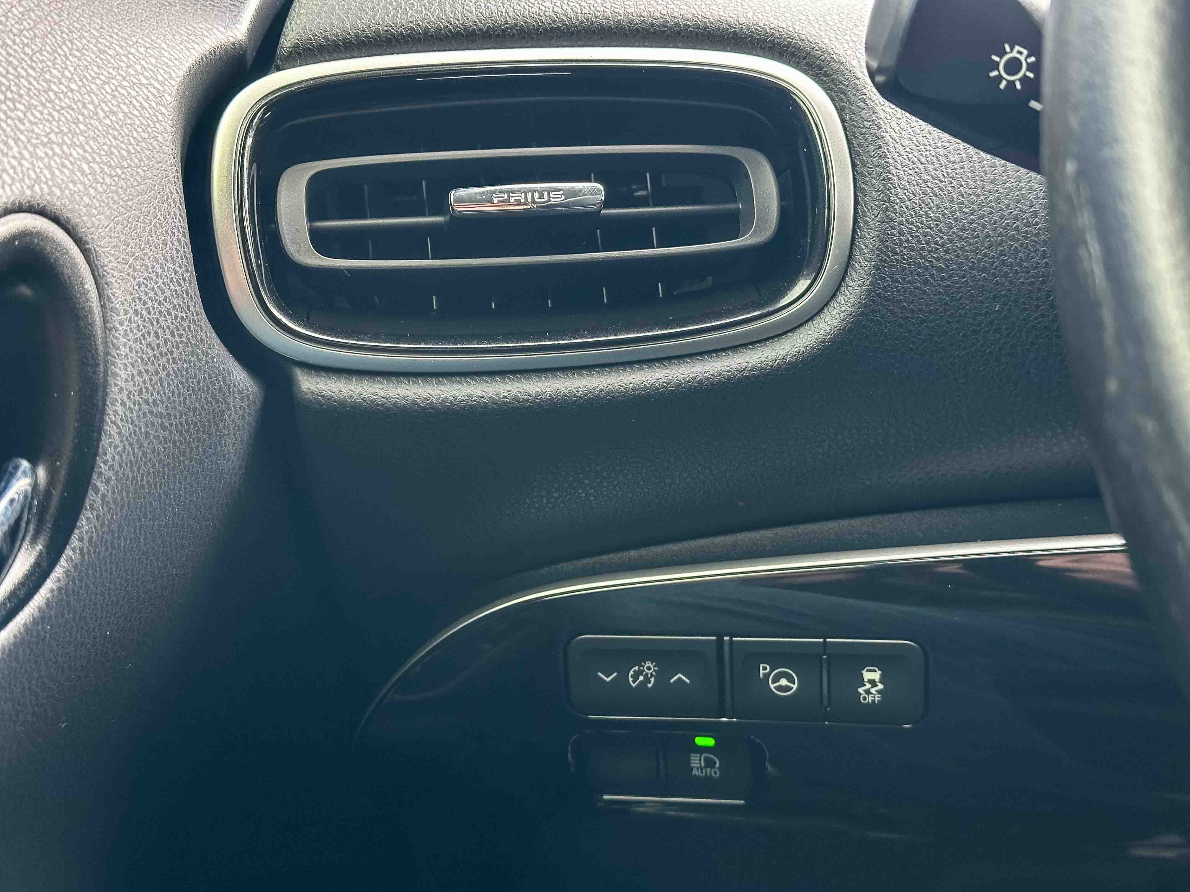 Used 2018 Toyota Prius Four image 36