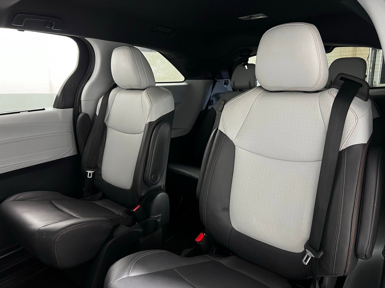Certified 2024 Toyota Sienna XSE image 24