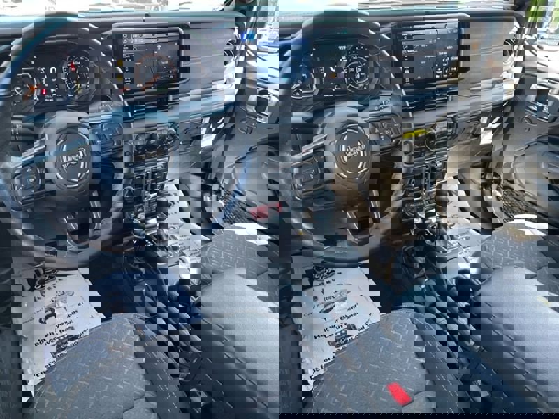 Used 2024 Jeep Gladiator Mojave w/ Technology Group image 10