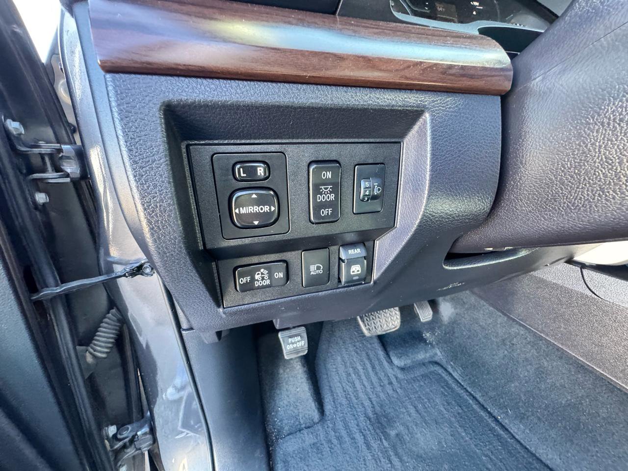 Used 2018 Toyota Tundra Limited w/ Limited Premium Package AWD/4WD image 19