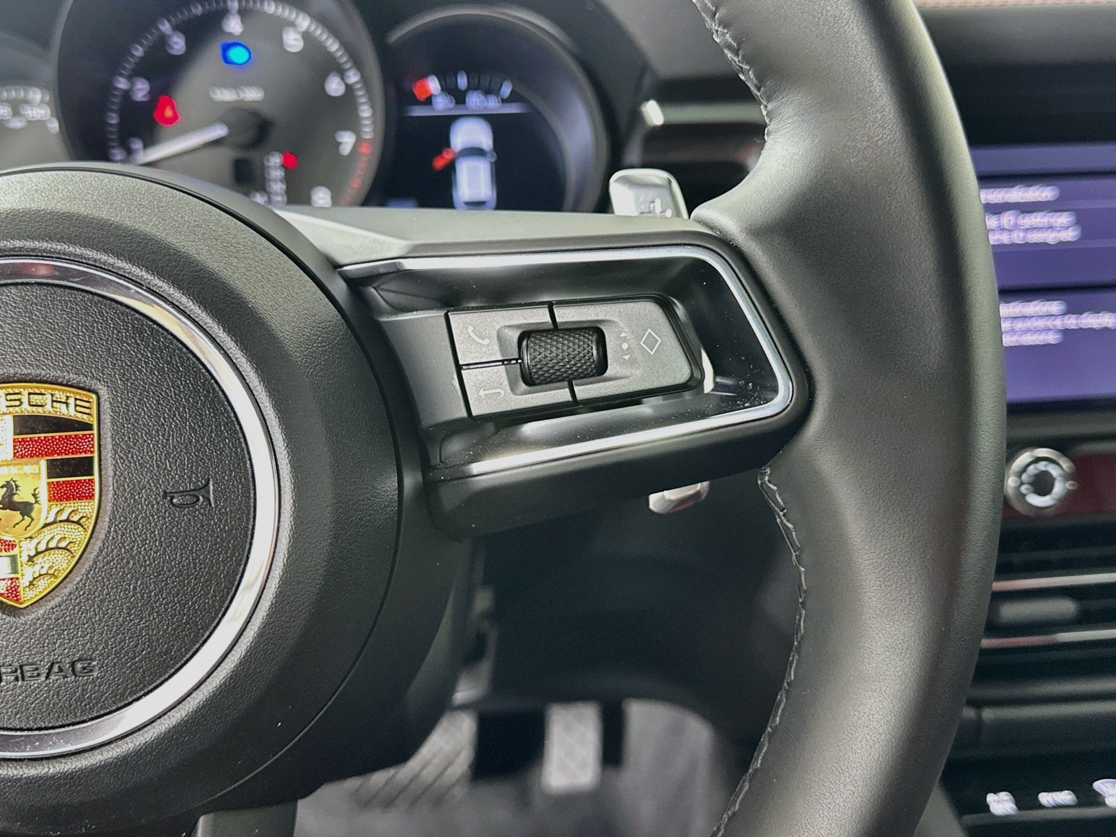 Used 2026 Porsche Macan AWD/4WD image 19