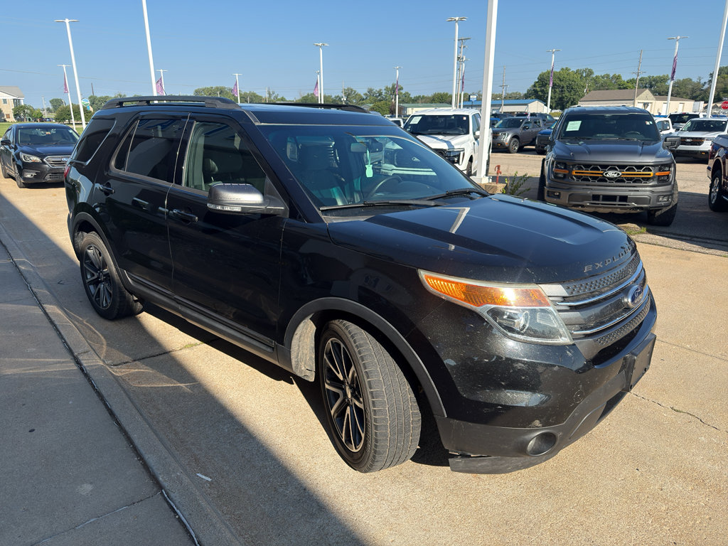 Used 2015 Ford Explorer XLT w/ Equipment Group 202A FWD image 4
