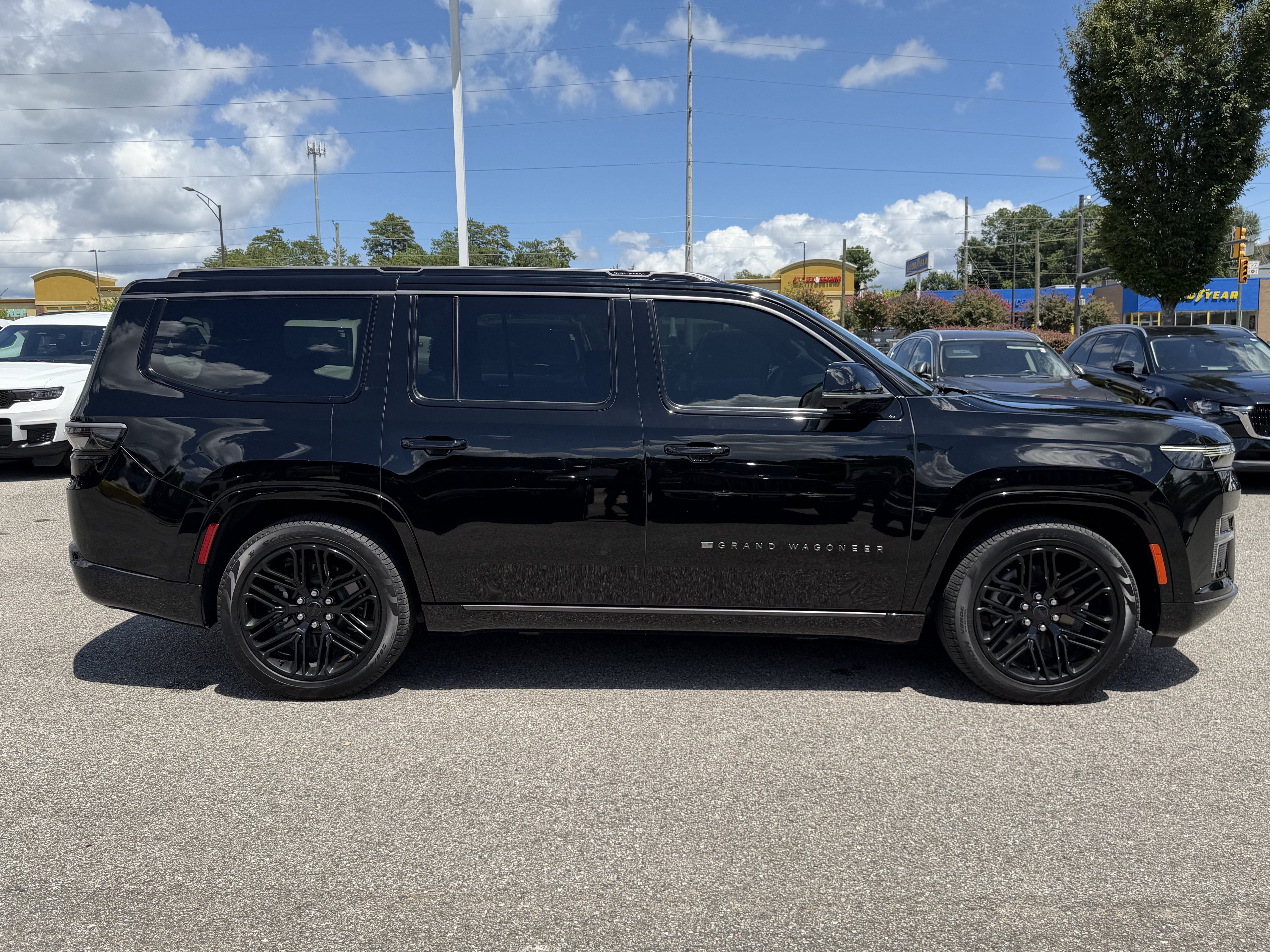 Used 2026 Jeep Grand Wagoneer Limited AWD/4WD image 11