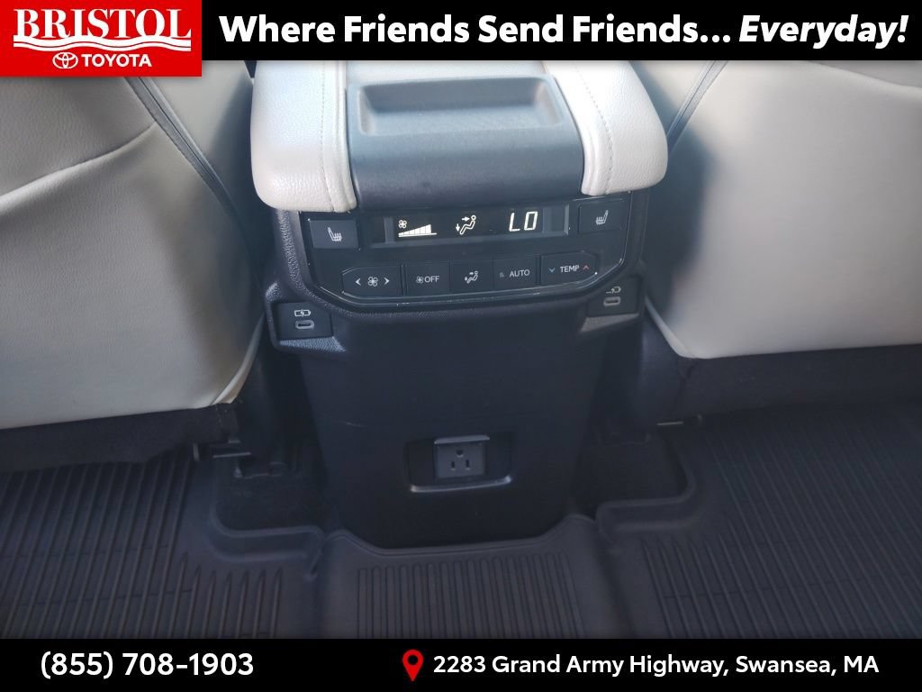 Used 2024 Toyota Grand Highlander AWD Hybrid image 18