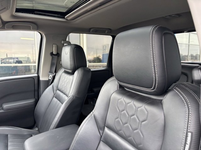 Used 2022 Nissan Frontier SV w/ SV Premium Package image 12