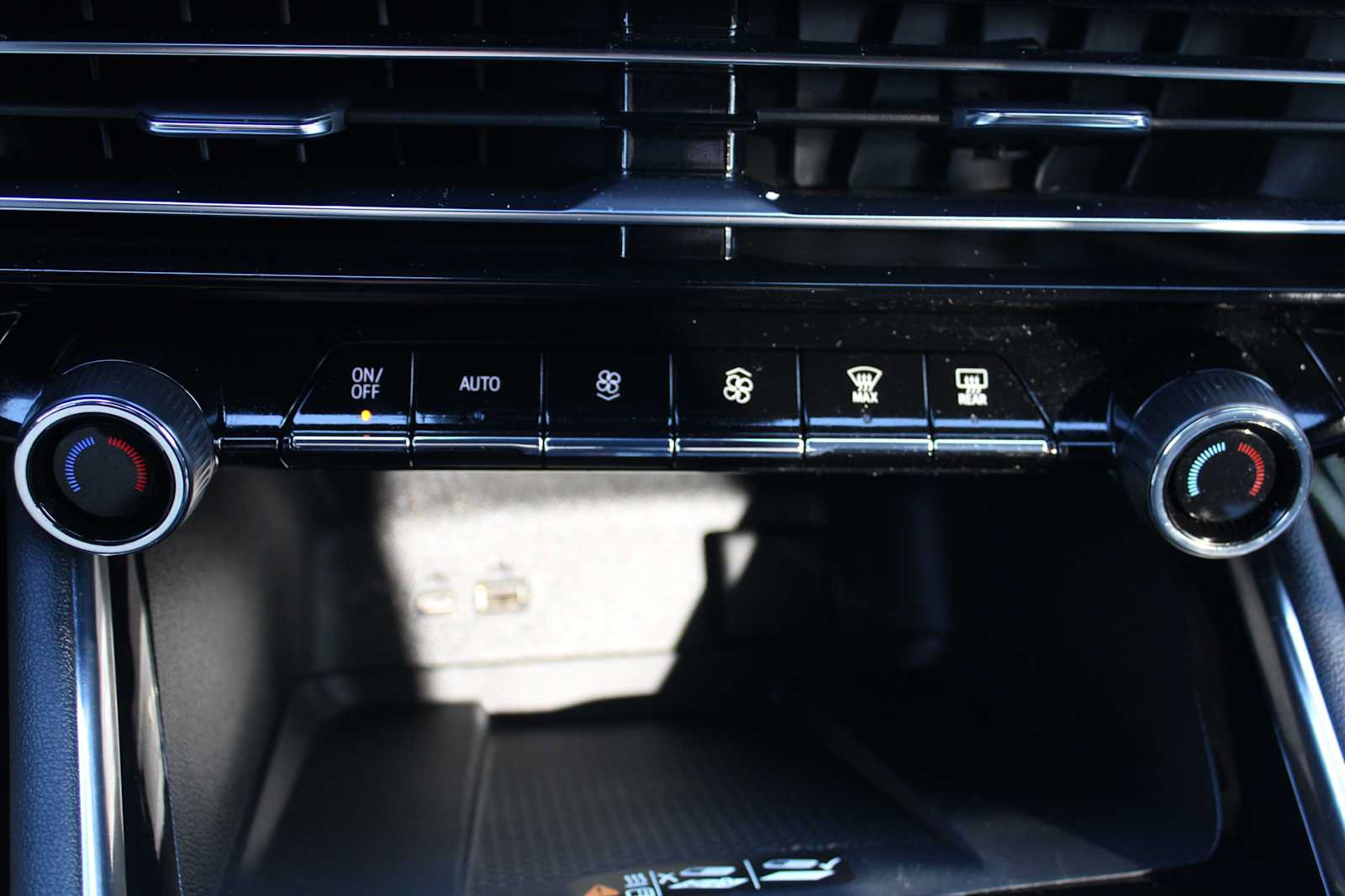 Certified 2025 Chevrolet Traverse LT FWD image 22