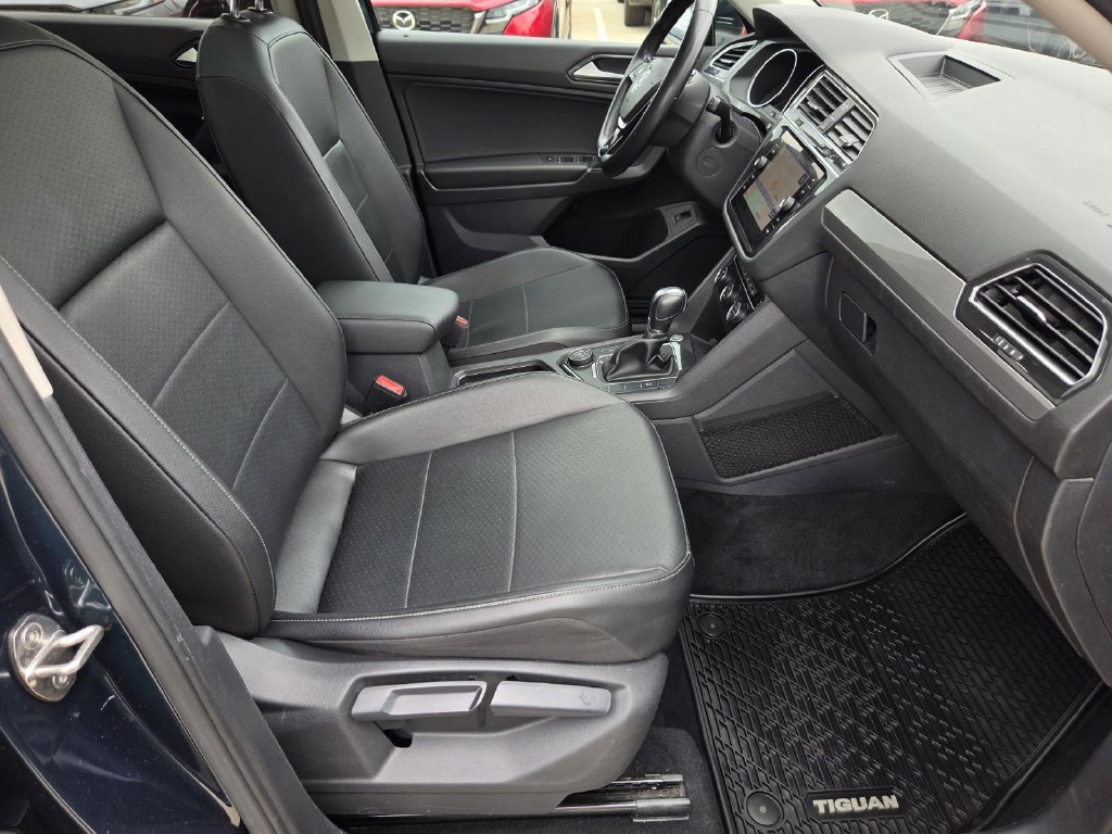 Used 2018 Volkswagen Tiguan SEL AWD/4WD image 9
