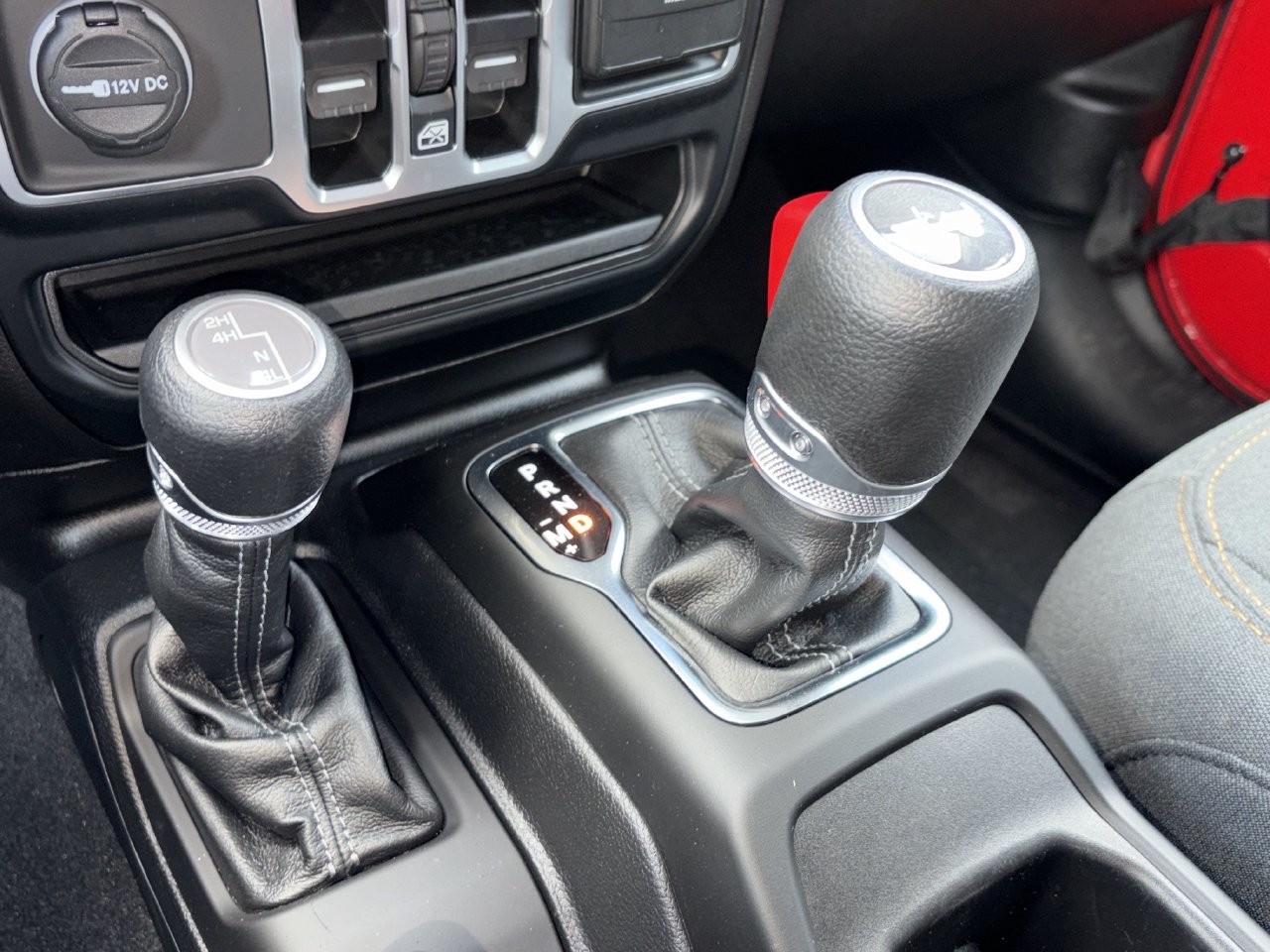 Used 2024 Jeep Wrangler Unlimited Sport AWD/4WD image 25