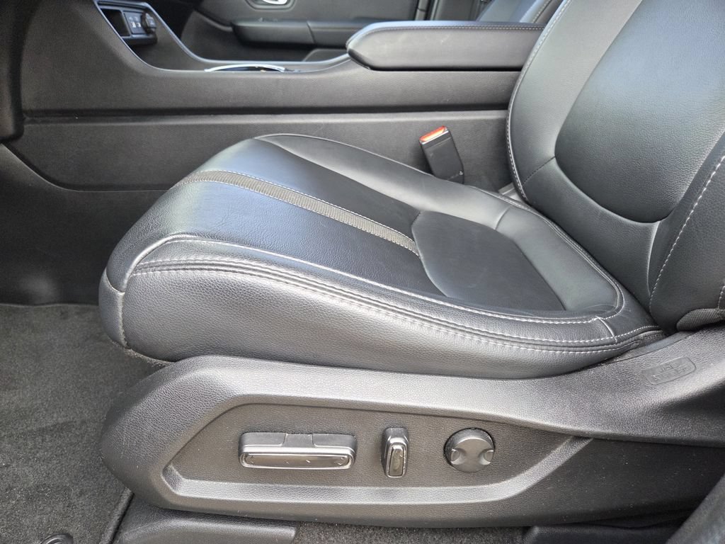 Certified 2025 Honda Pilot Touring image 17