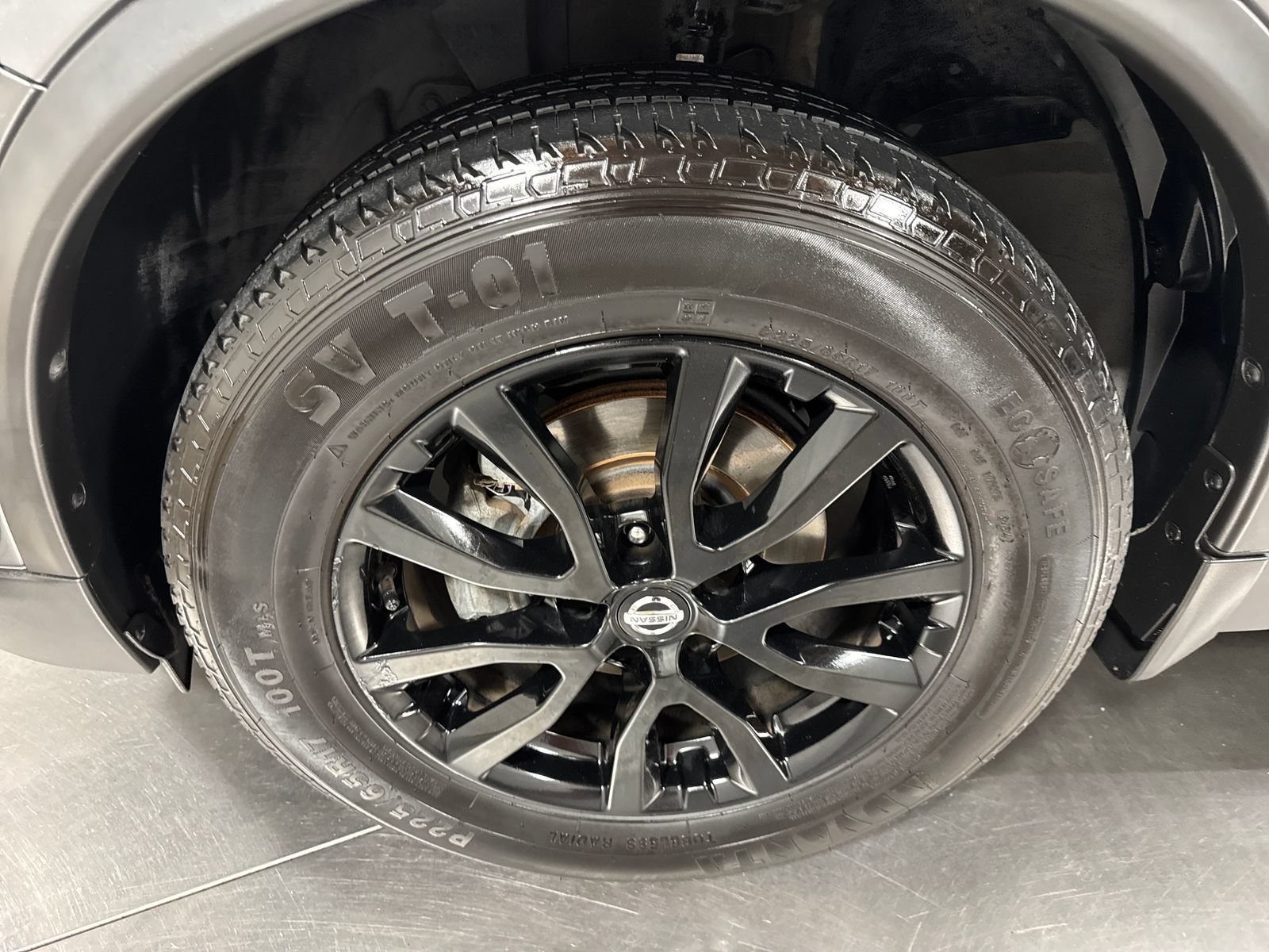 Used 2018 Nissan Rogue SV w/ Premium Package AWD/4WD image 2