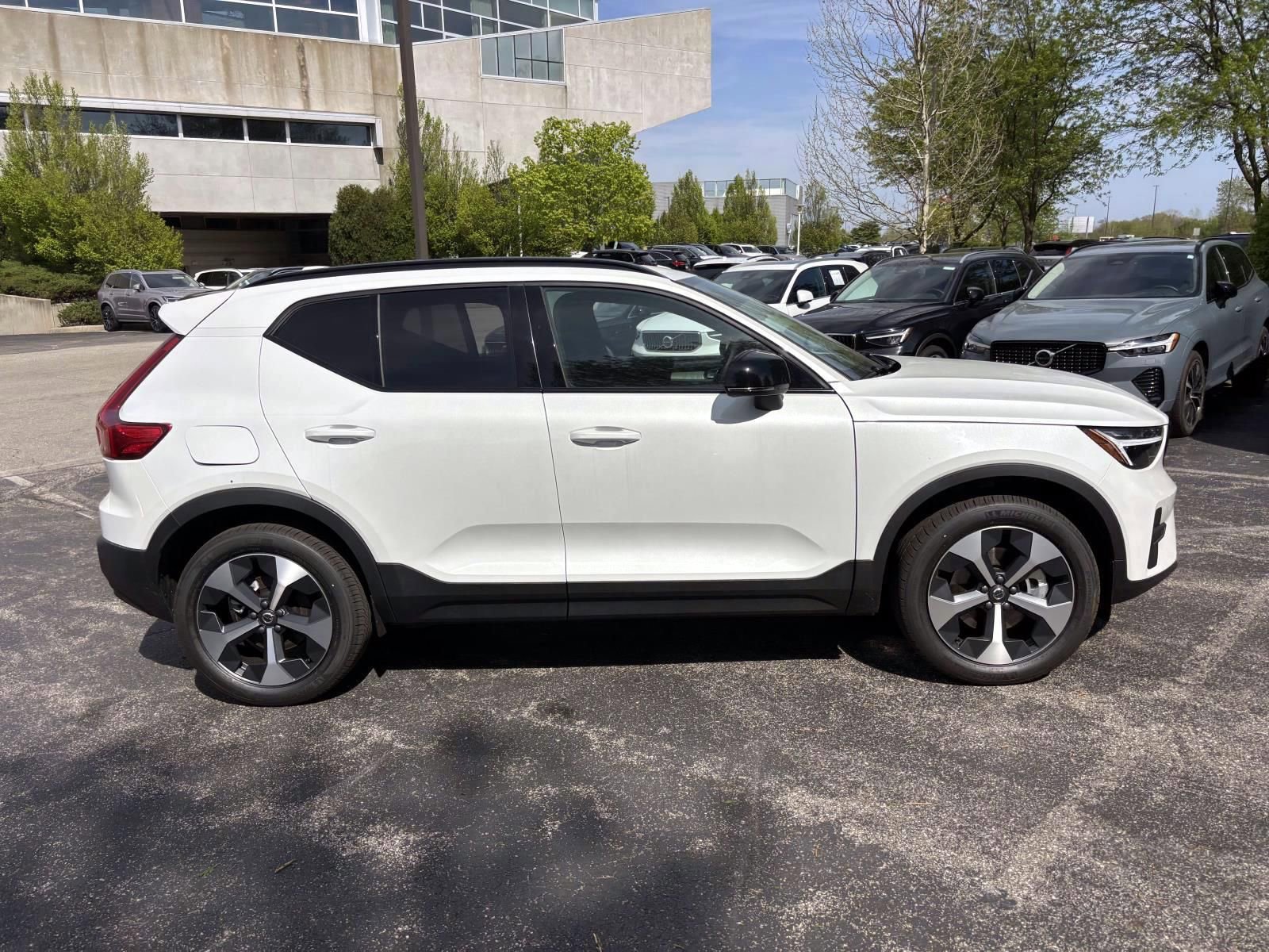 Used 2026 Volvo XC40 B5 Core w/ Protection Package Premier AWD/4WD image 4