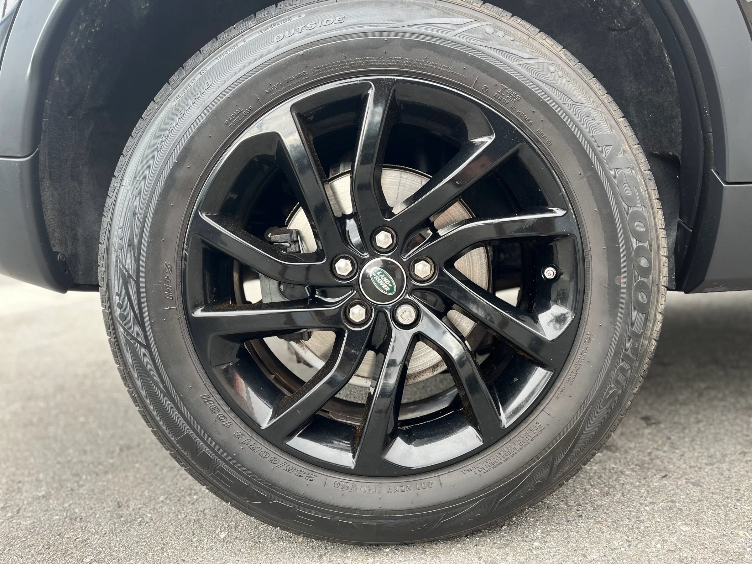 Used 2019 Land Rover Discovery Sport SE AWD/4WD image 23