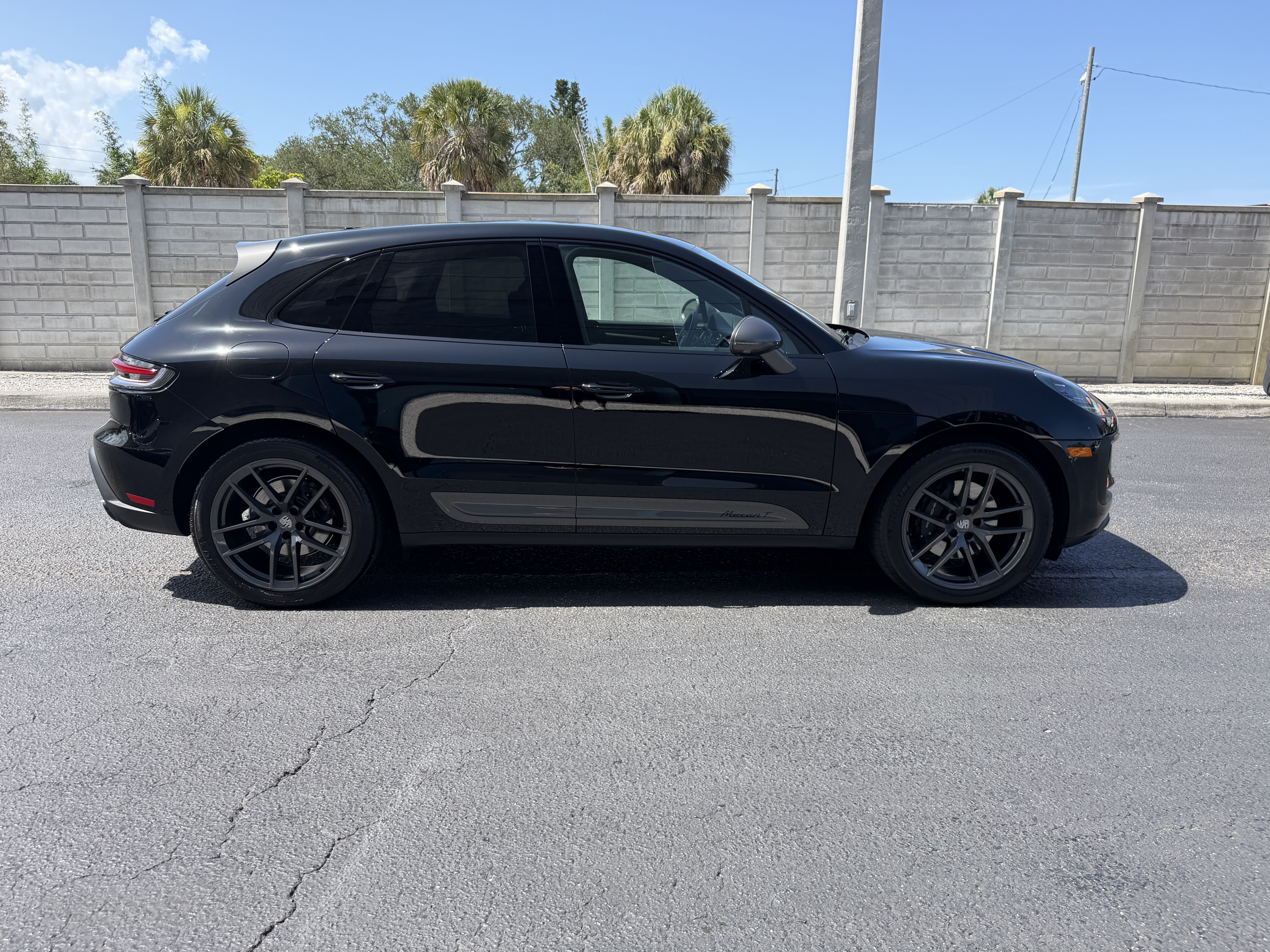 Certified 2023 Porsche Macan Turbo AWD/4WD image 7