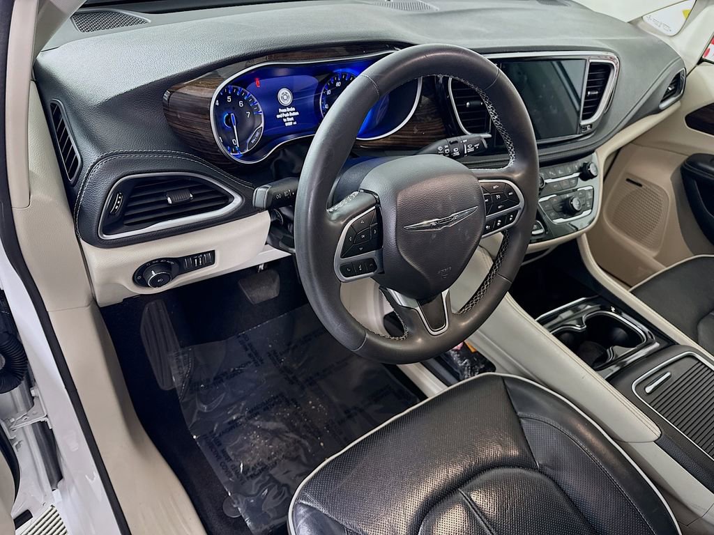 Used 2022 Chrysler Pacifica Limited FWD image 21