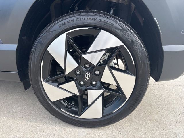Used 2024 Hyundai Kona Limited image 11