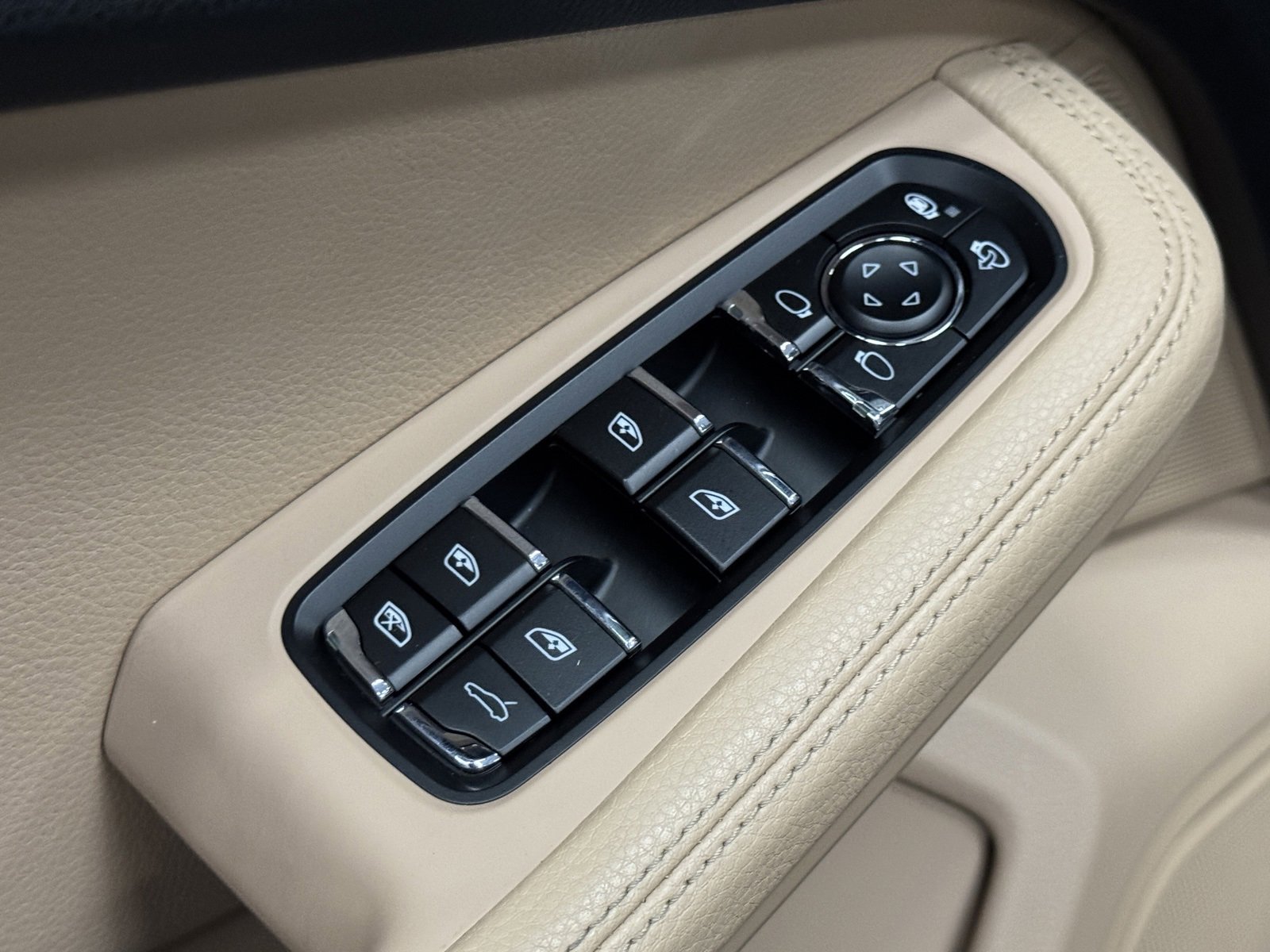 Used 2019 Porsche Macan Base image 22