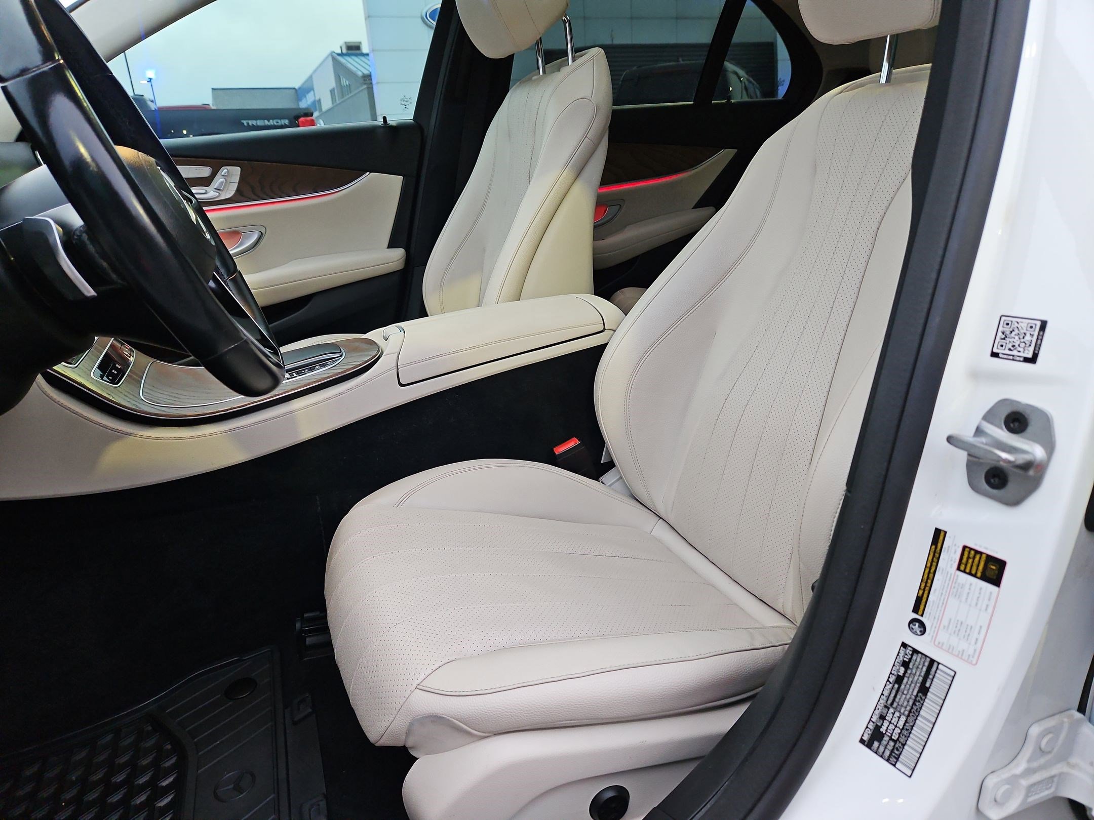 Used 2022 Mercedes-Benz E 350 4MATIC Sedan image 17