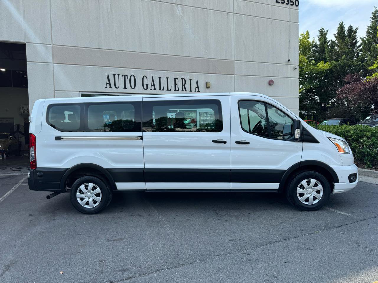 Used 2020 Ford Transit 350 XLT RWD image 2