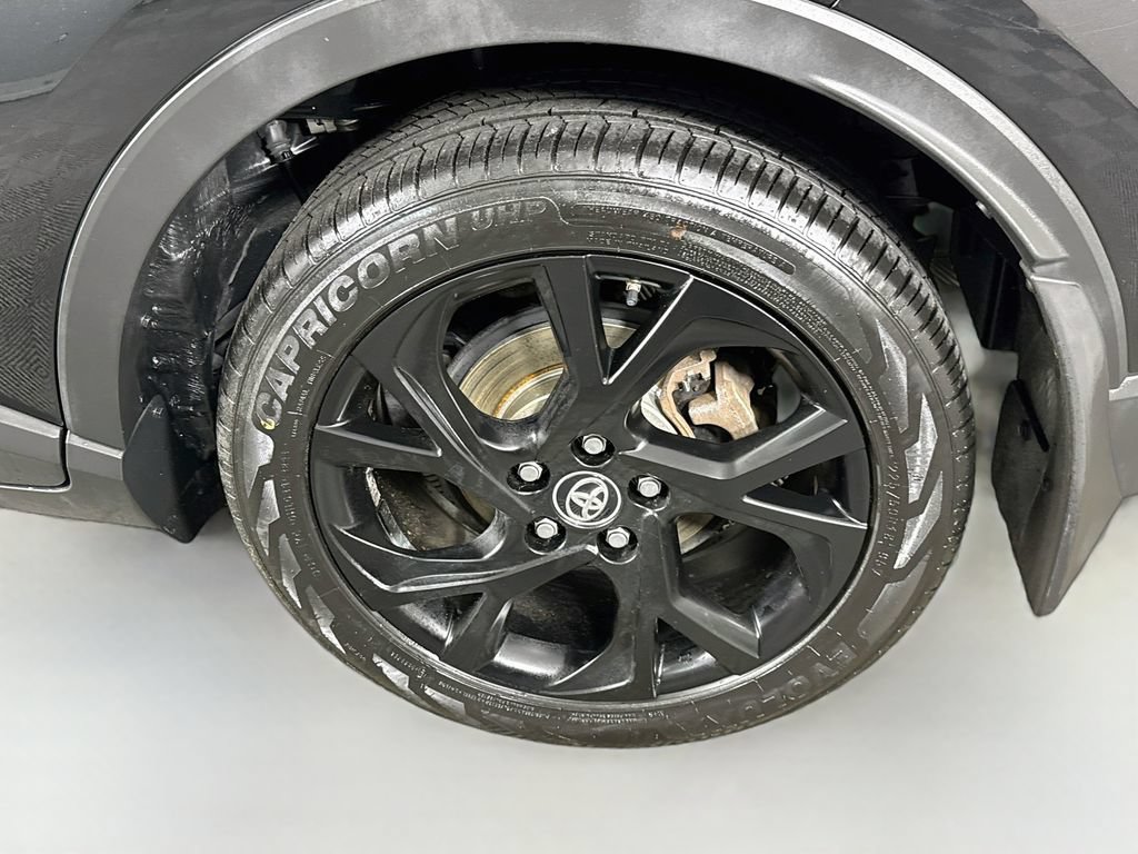 Certified 2018 Toyota C-HR XLE FWD image 32