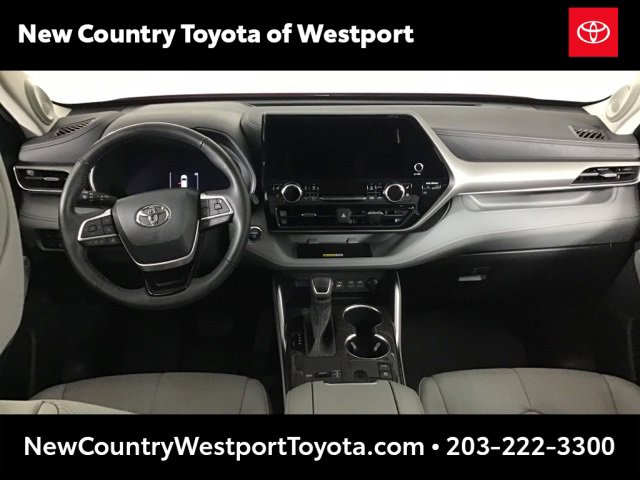 Used 2023 Toyota Highlander Limited image 13
