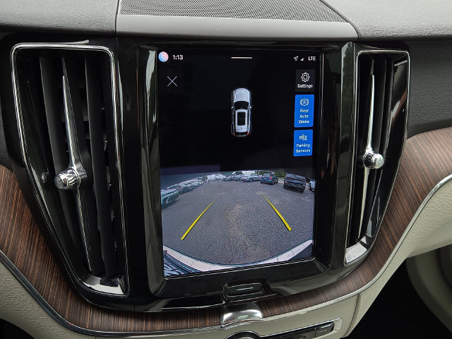 Used 2022 Volvo XC60 B5 Momentum w/ Climate Package AWD/4WD image 19