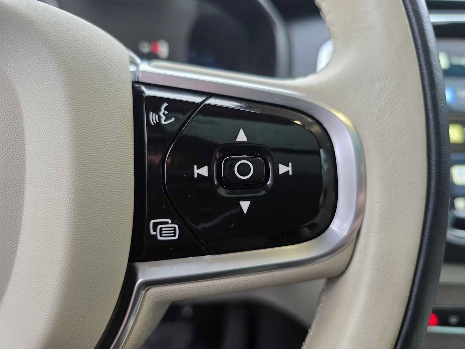 Certified 2023 Volvo XC90 T8 Plus w/ Protection Package Premier image 27