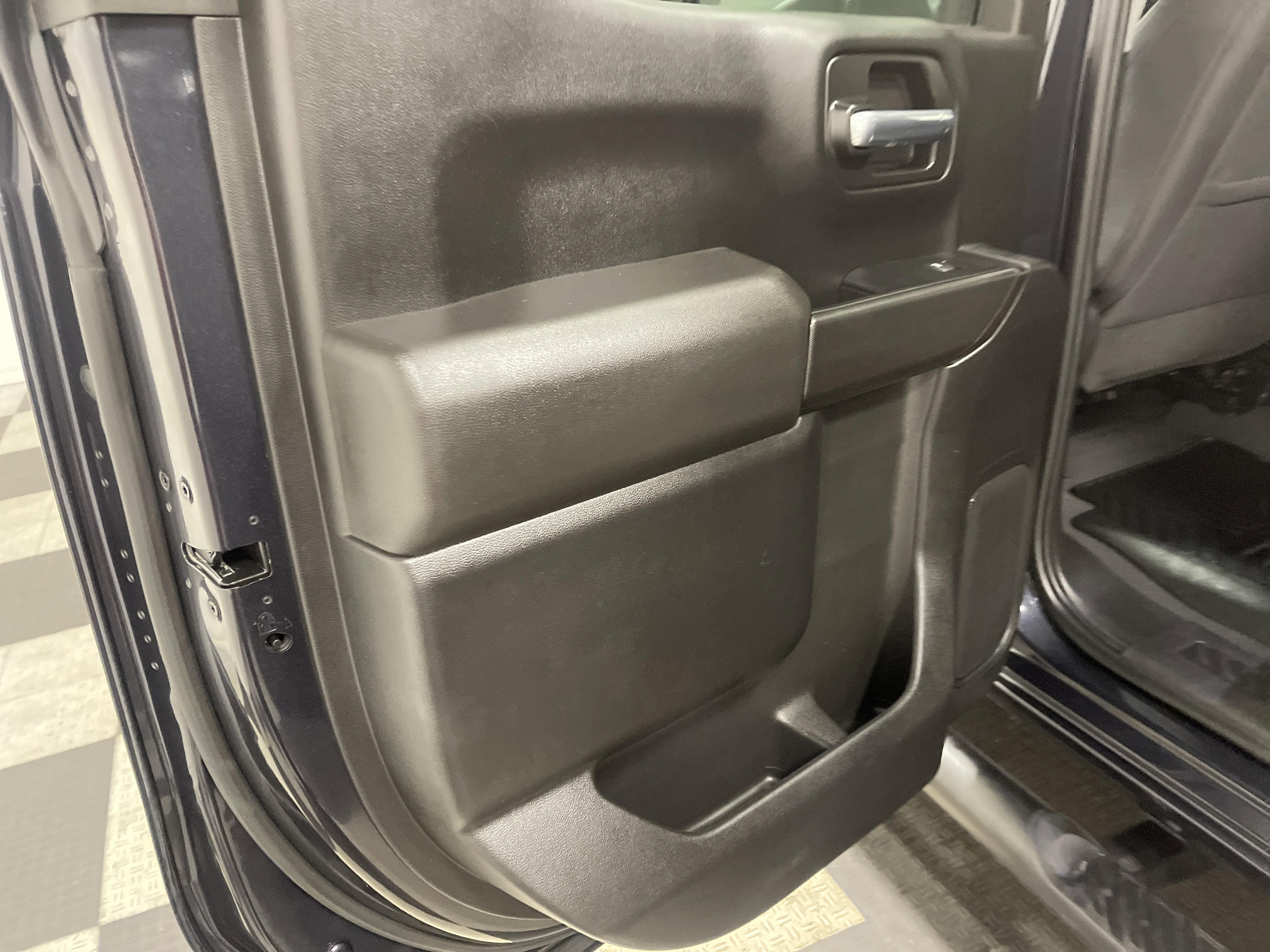 Used 2023 Chevrolet Silverado 1500 Custom w/ 2.7L Blackout Package image 15