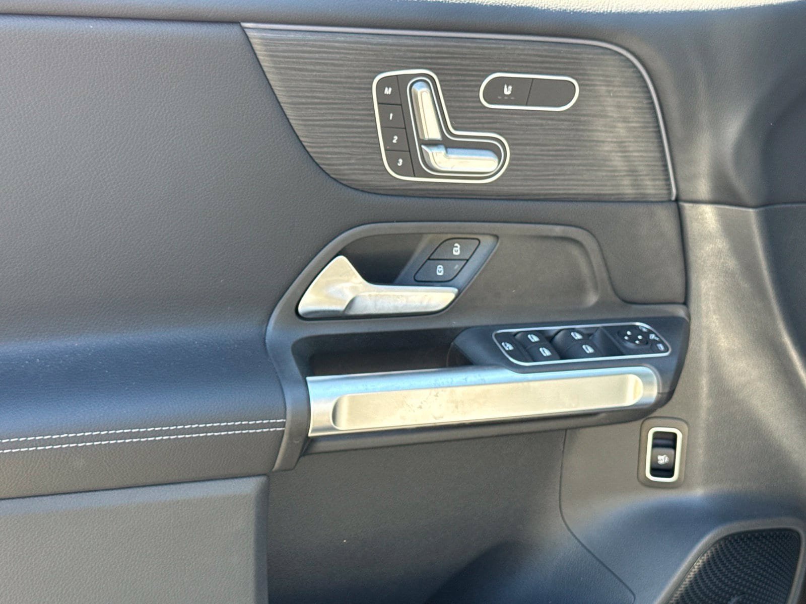 New 2026 Mercedes-Benz GLB 250 4MATIC image 15