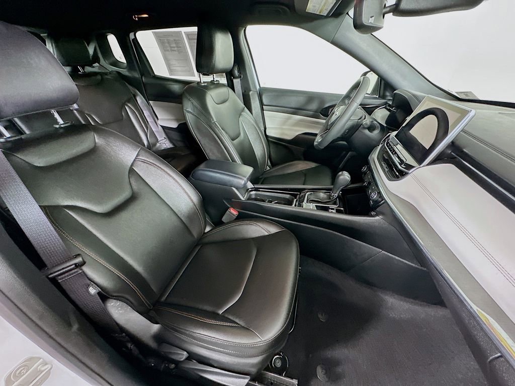 Certified 2024 Jeep Compass Limited image 38