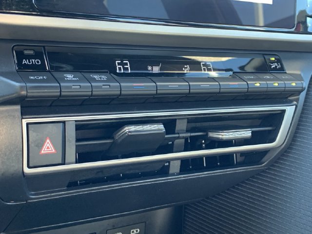 Used 2025 Toyota Camry SE w/ Convenience Package FWD image 30