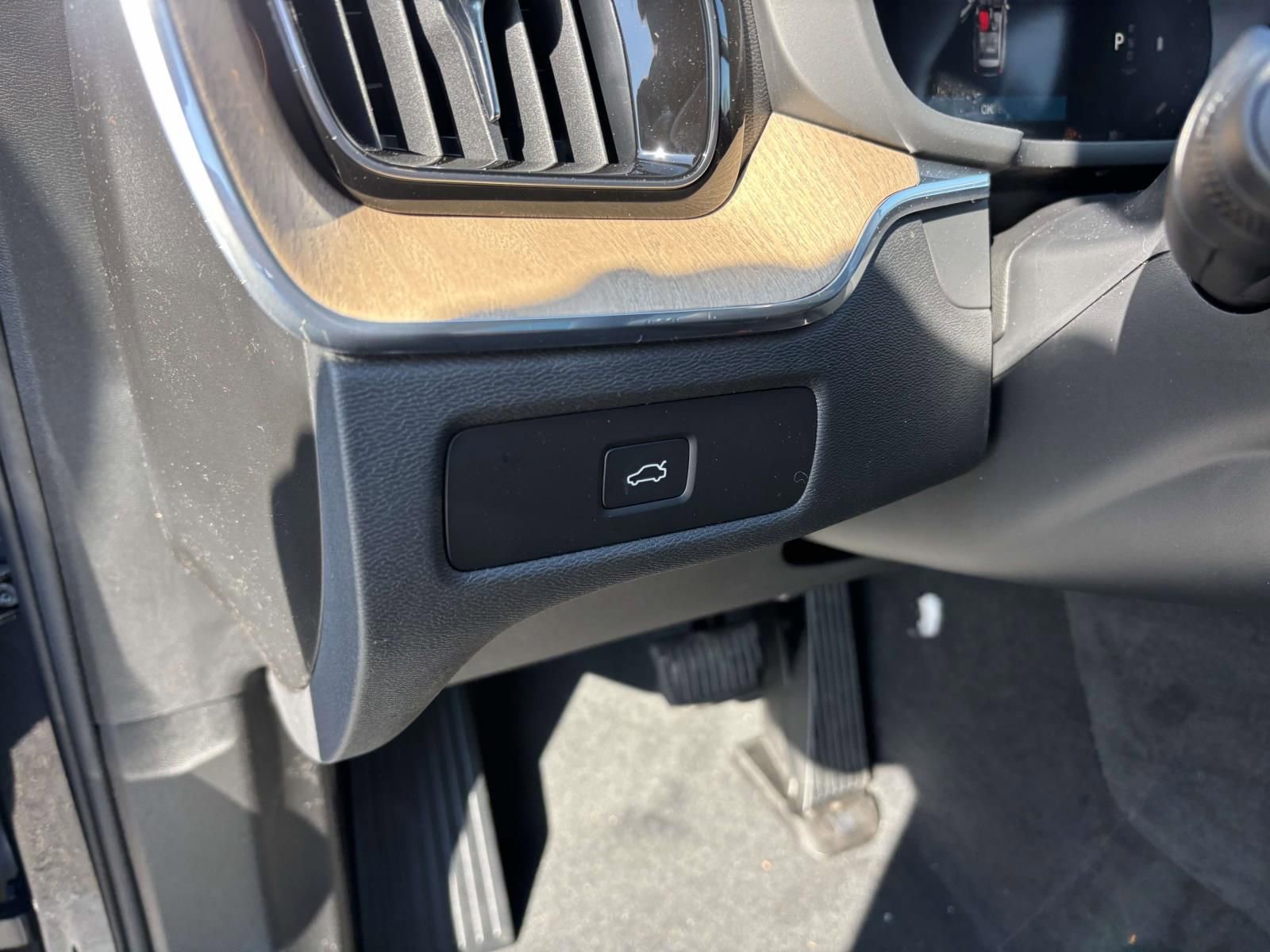 New 2026 Volvo XC60 B5 Plus w/ Protection Package Premier image 14