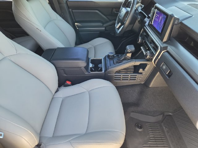 Used 2025 Toyota 4Runner SR5 AWD/4WD image 12