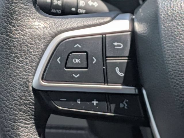 Used 2023 Toyota Sienna XLE FWD image 17