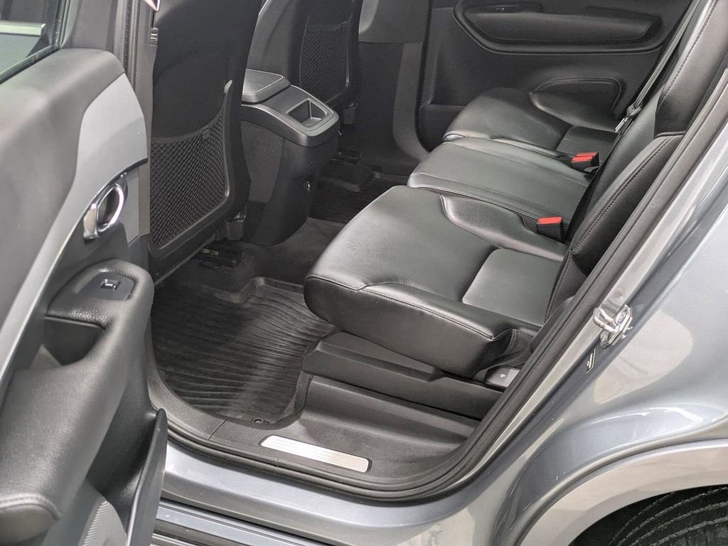 Used 2016 Volvo XC90 T5 Momentum image 16