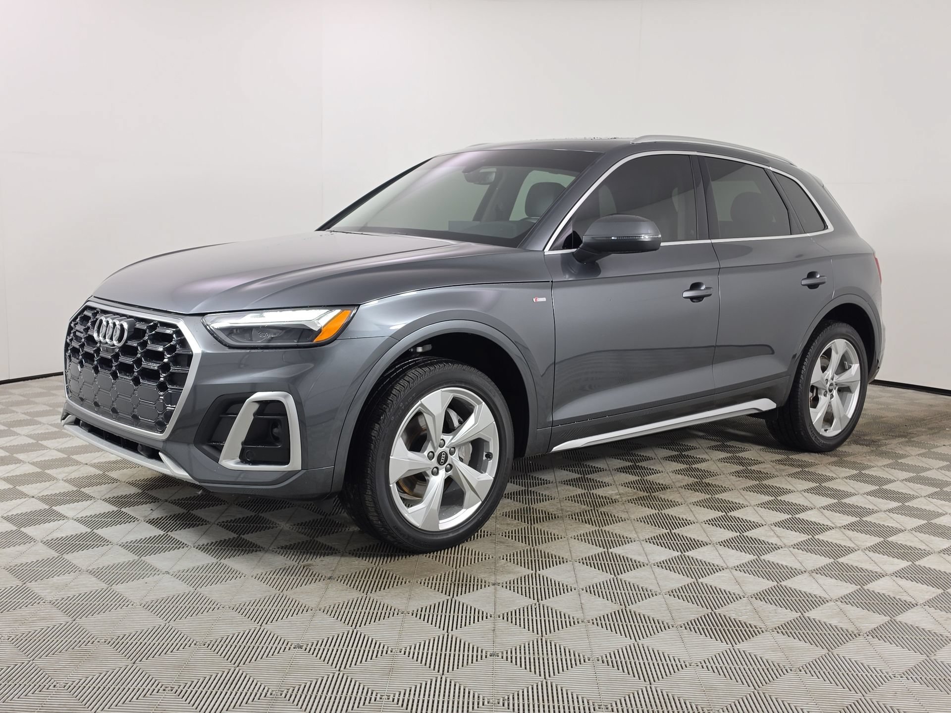 Certified 2023 Audi Q5 2.0T Premium Plus AWD/4WD image 3