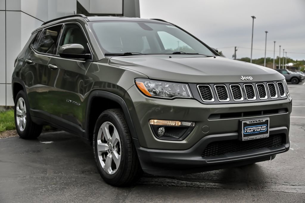 Used 2018 Jeep Compass Latitude w/ Safe & Security Group AWD/4WD image 12