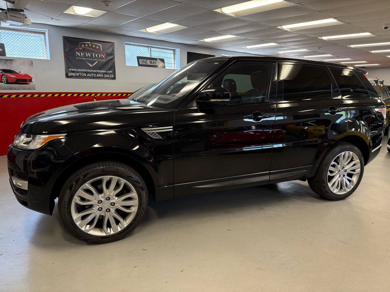 Used 2016 Land Rover Range Rover Sport HSE AWD/4WD image 4