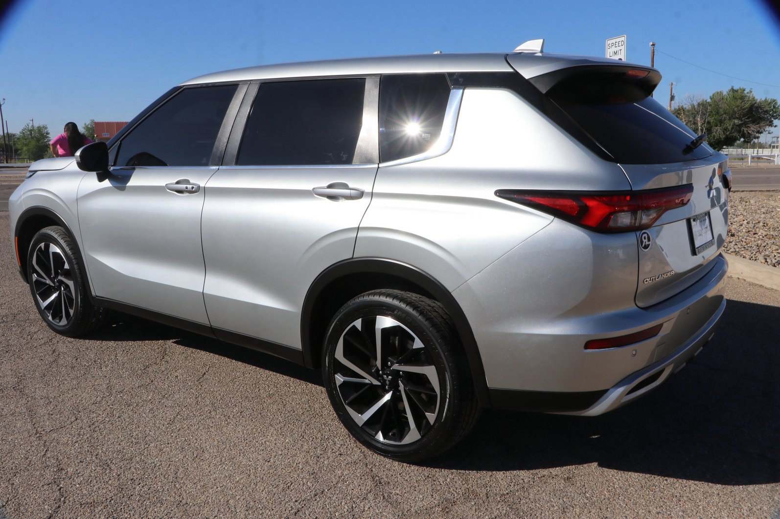 Used 2023 Mitsubishi Outlander SE FWD image 5
