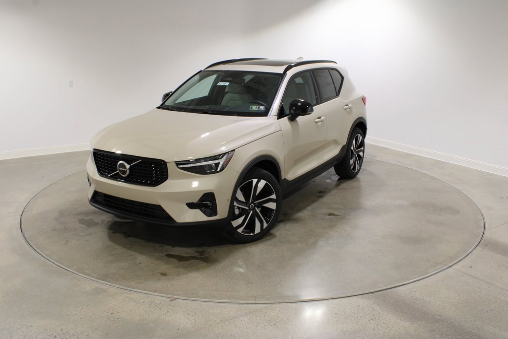 New 2026 Volvo XC40 B5 Ultra w/ Climate Package