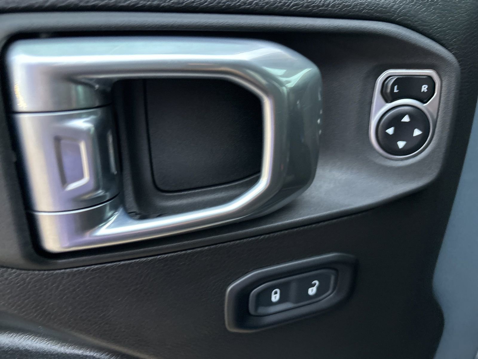 Used 2024 Jeep Wrangler Unlimited Rubicon 4xe w/ Technology Group image 11