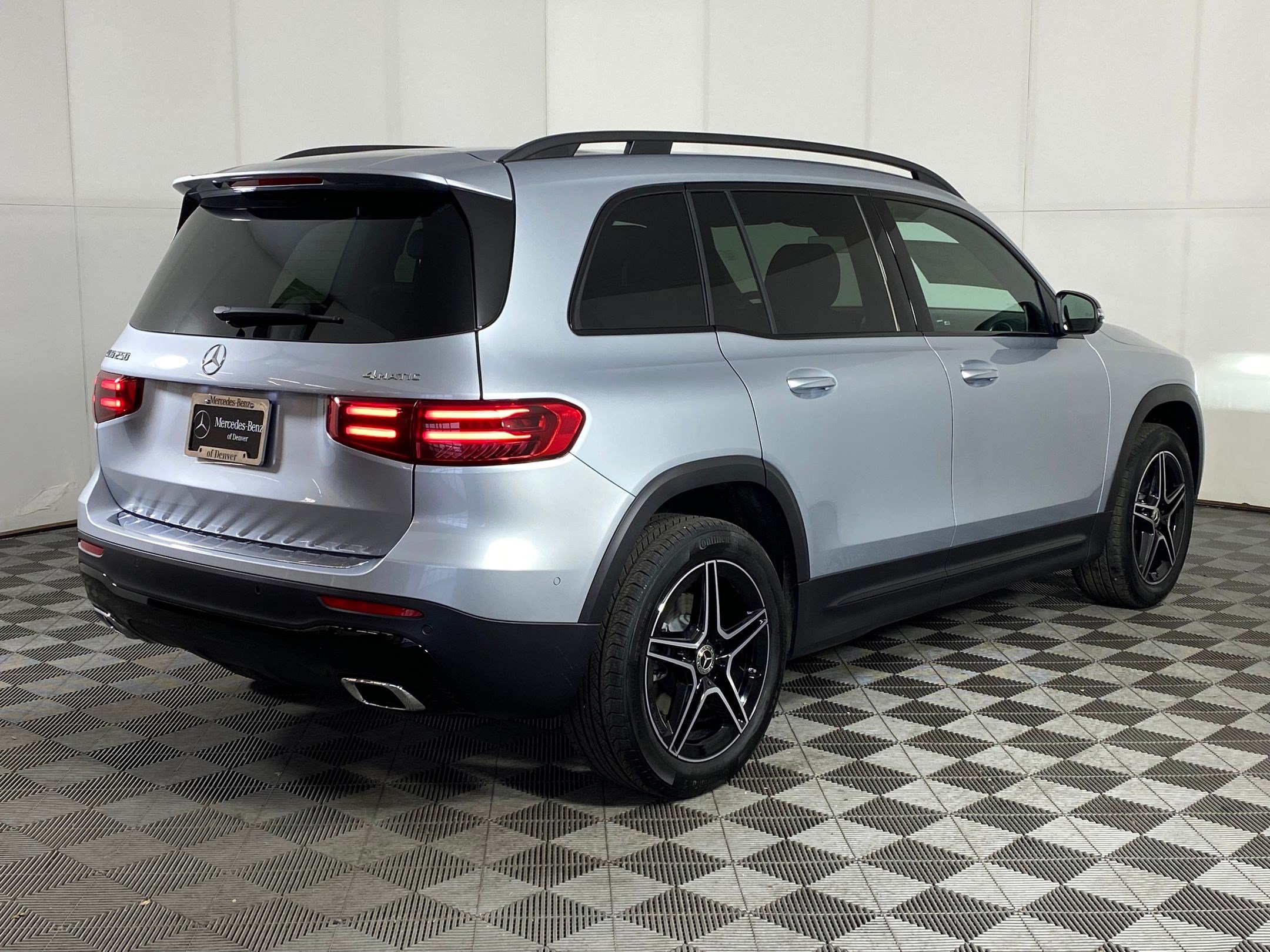 Used 2026 Mercedes-Benz GLB 250 4MATIC image 9