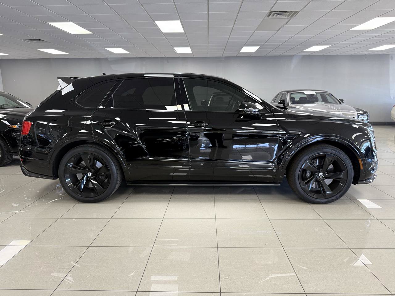 Used 2018 Bentley Bentayga AWD/4WD image 3