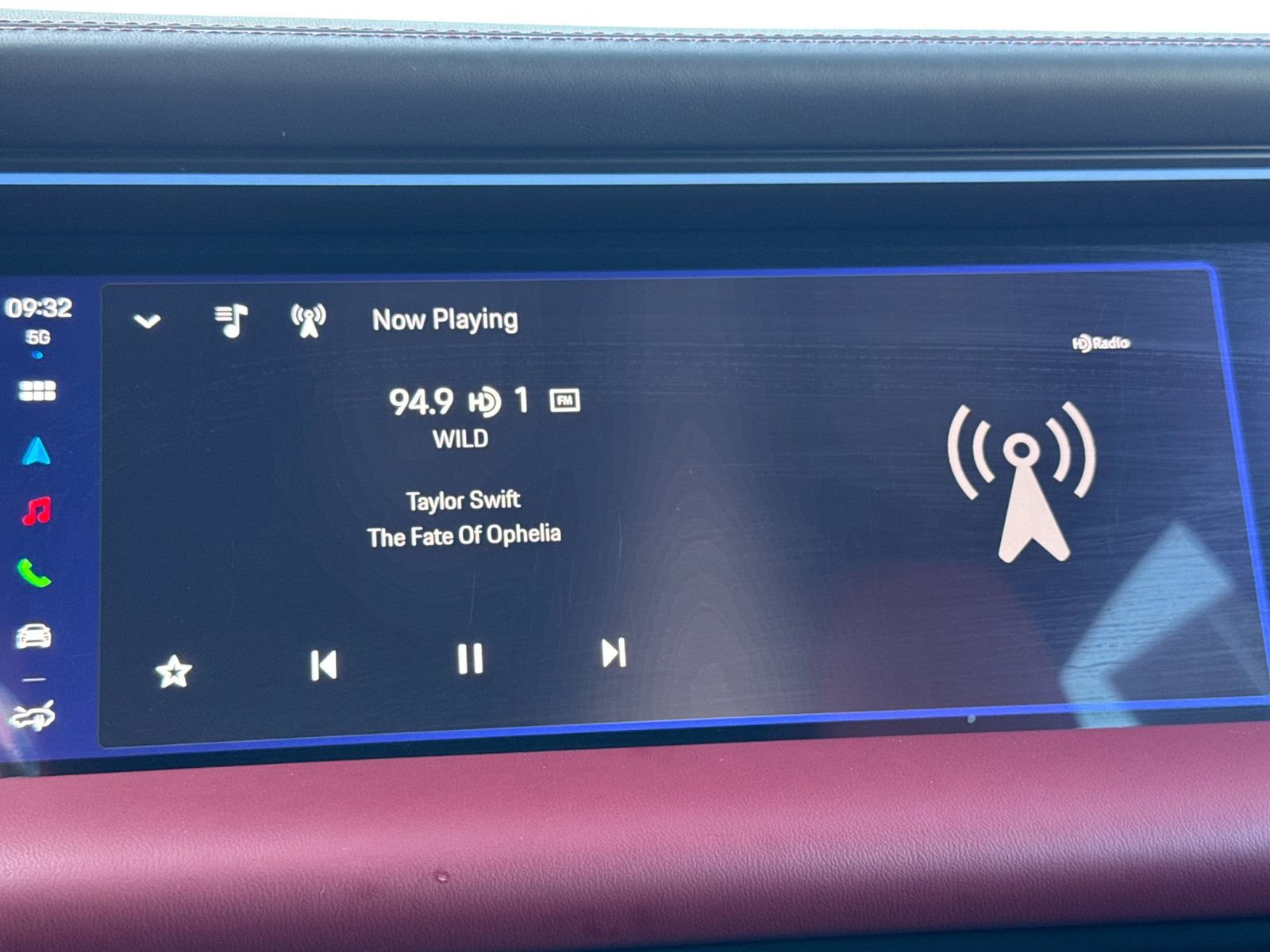 Certified 2025 Porsche Macan Electric image 22