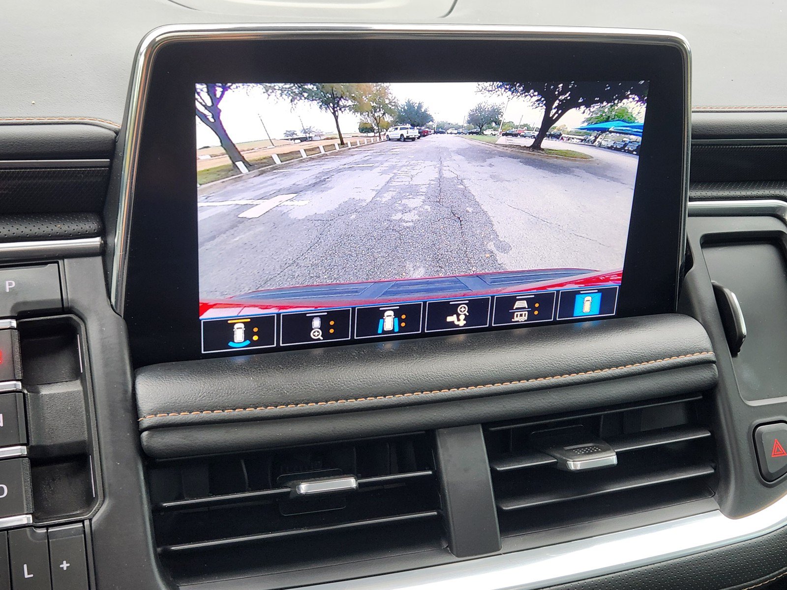 Used 2021 GMC Yukon AT4 w/ AT4 Premium Plus Package AWD/4WD image 8