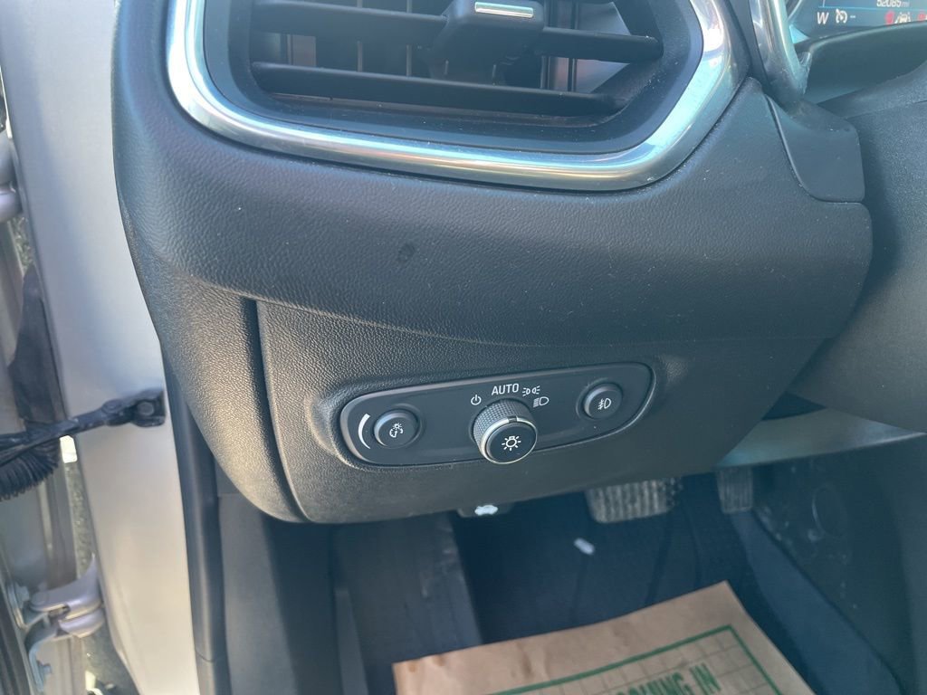 Used 2020 Chevrolet Equinox LT w/ Driver Convenience Package image 13