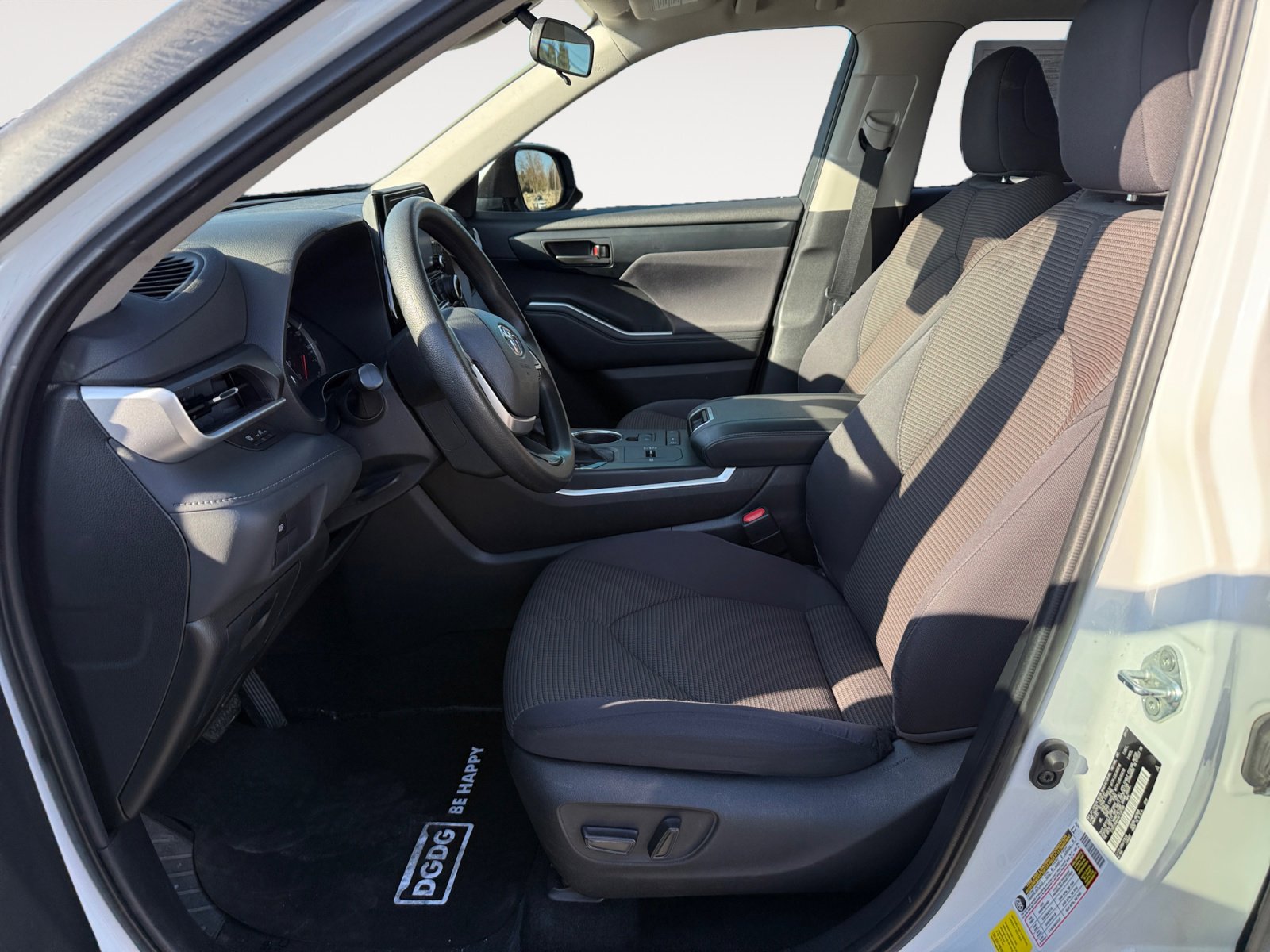 Used 2022 Toyota Highlander L image 10