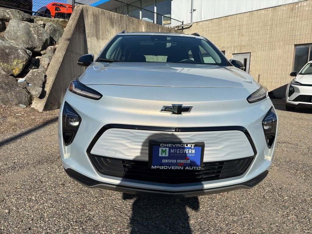 Used 2022 Chevrolet Bolt EUV Premier w/ Sun & Sound Package FWD image 9