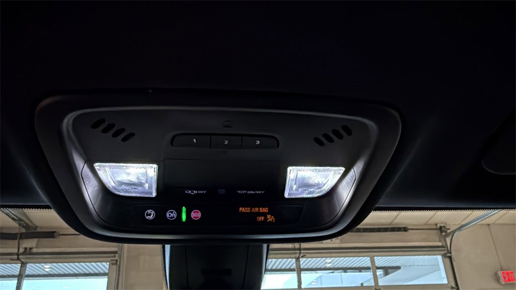 Used 2023 Chevrolet Traverse RS image 36